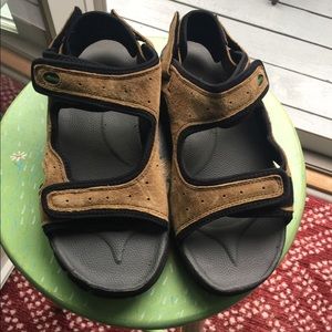 EMS KHAKI TAN LEATHER SANDALS SZ 8 mens
